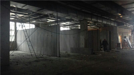 輕質(zhì)隔墻板安裝現(xiàn)場